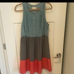 Sleeveless tri-colored dress.